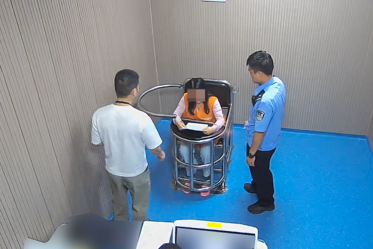 【都市魔幻现实】女子为脱身谎报警情，意外牵出男友三年逃犯身份