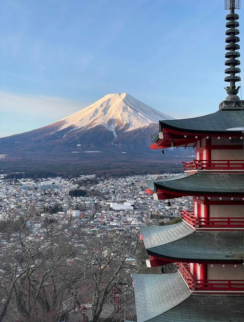 日本富士山惊现"幻影神社" 专家：大气透镜效应新案例