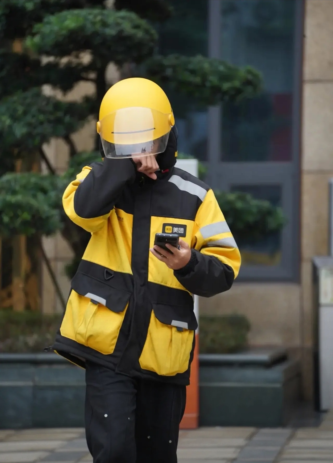 “下次还敢！”——长沙外卖小哥用创意蛋糕化解差评，意外走红网络
