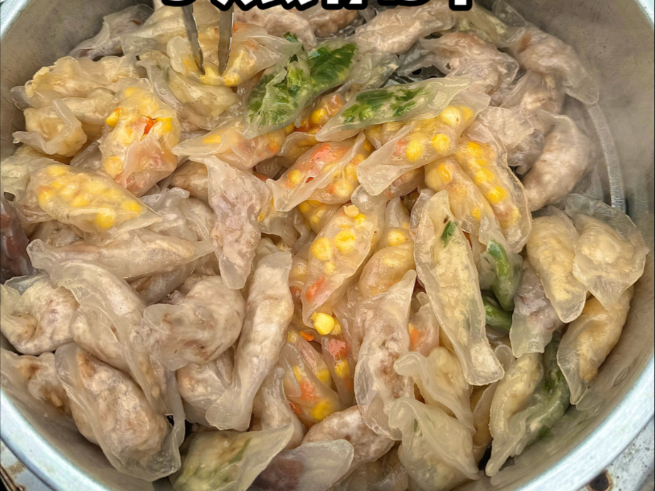 泰国】曼谷夜市现"透明饺子" 厨师称配方得自祖母托梦