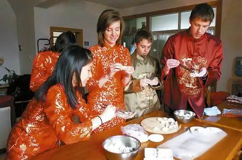 留学生饺子宴意外走红：这个配方让外教连吃18个