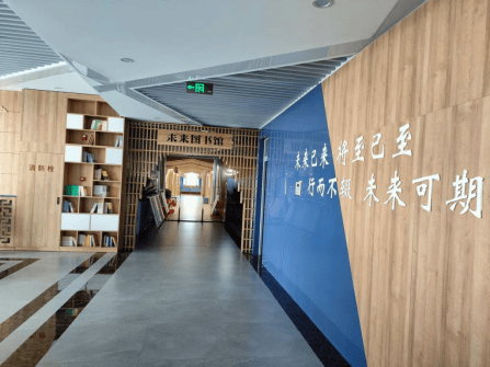 "方便面长城"惊现图书馆：当代大学生的防占座智慧