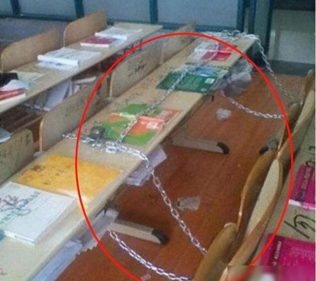 课本下的秘密战争：00后自创"教室占座密码本"实录