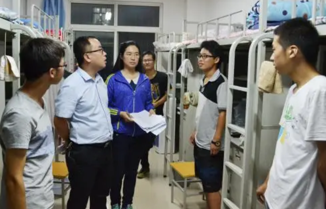 "辅导员突击查寝？这些‘宿舍违禁品’你中招没"