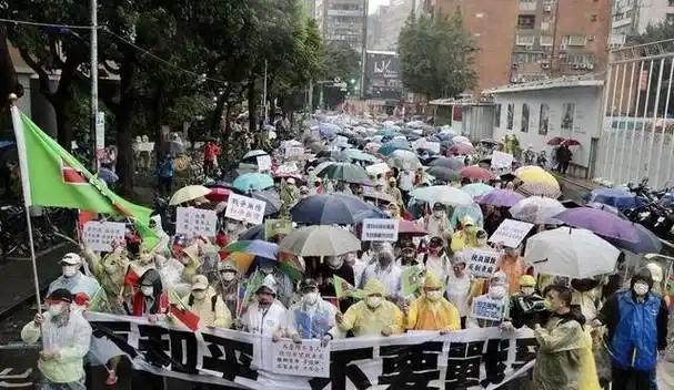 上海地铁现"扫码乞讨"新骗局，受害者多为老年人
