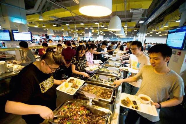 食堂黑科技：AI营养师根据你的体检报告推荐今日套餐