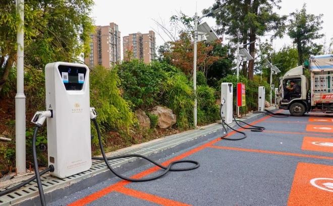 ‌新能源汽车充电桩覆盖率提升，充电难问题缓解