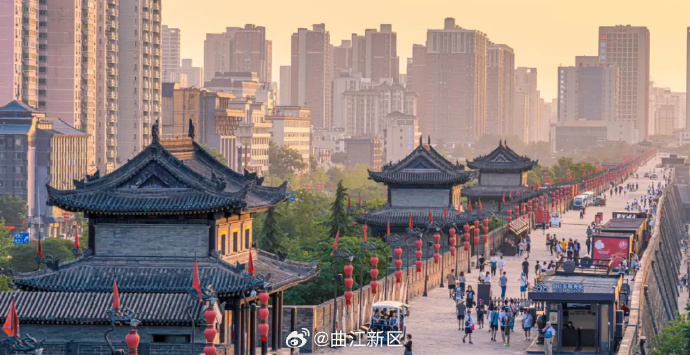 西安顺城巷：城墙下的咖啡馆与茶馆