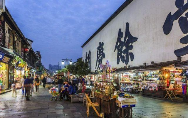 杭州河坊街：藏着老味道的市井街