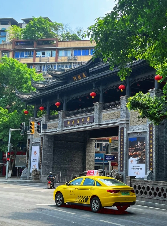 重庆弹子石：老街的江景与美食