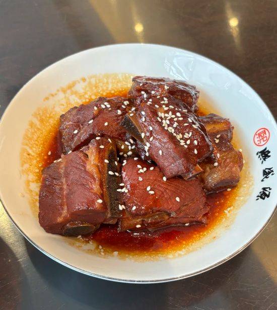 无锡酱排骨：甜而不腻的酱香