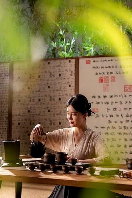 杭州慢生活：西湖与龙井茶的午后